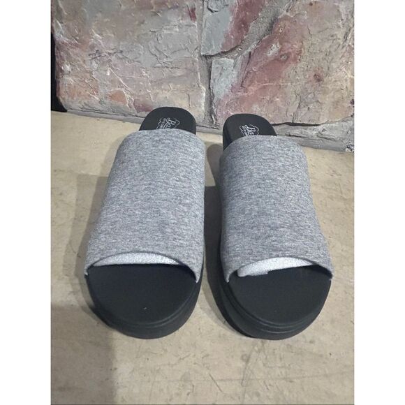 Bass Go To Comfort Size 9.5M Gray Cushion Support Wedge Sandals - Picture 8 of 10